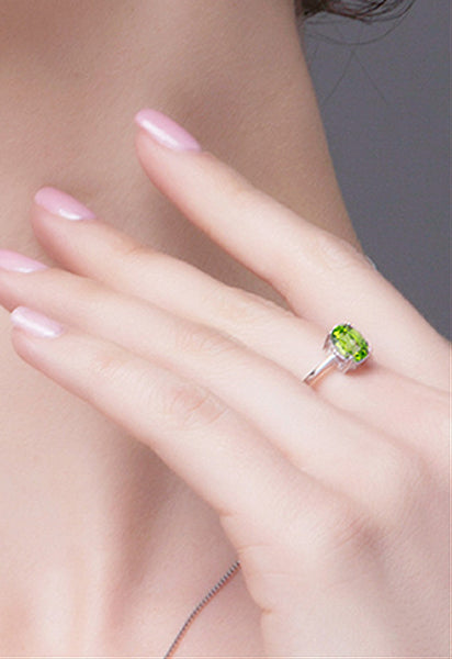 Oval 1.4ct Natural Green Peridot Birthstone Solitare Ring in Sterling Silver